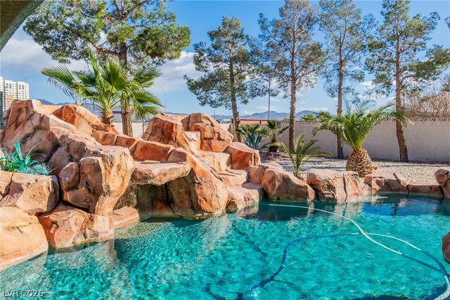 3245 West Landberg Avenue, Las Vegas, NV 89141