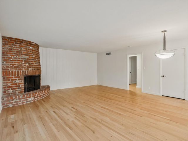 813 Columbia Dr, Sacramento, CA 95864
