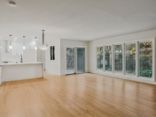 813 Columbia Dr, Sacramento, CA 95864