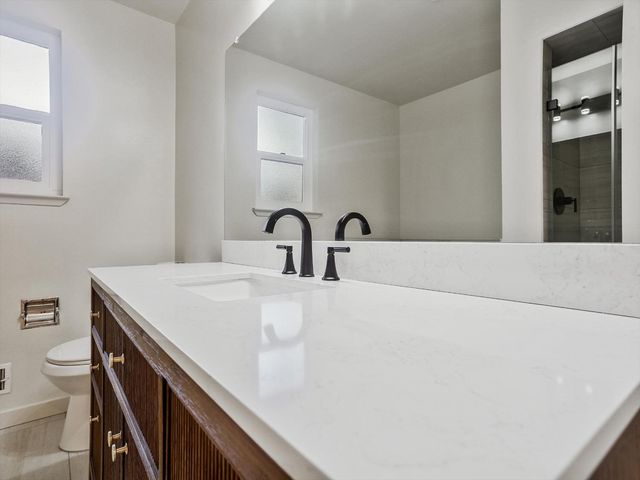 813 Columbia Dr, Sacramento, CA 95864