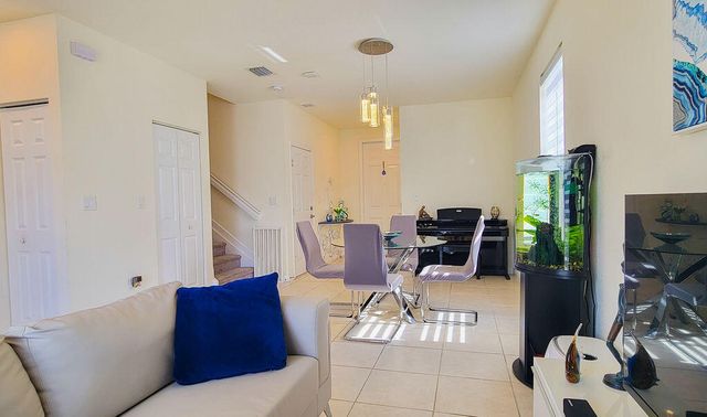 10902 W 33rd Way, Hialeah, FL 33018