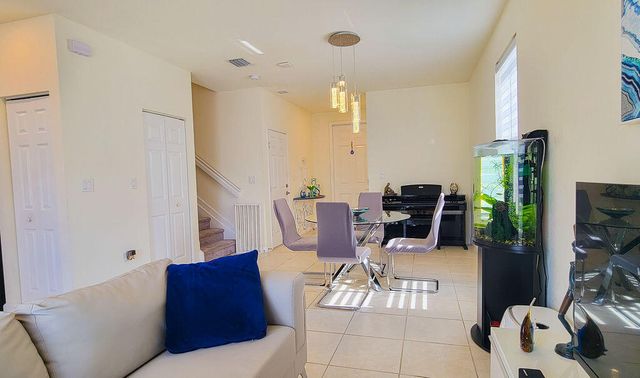 10902 W 33rd Way, Hialeah, FL 33018