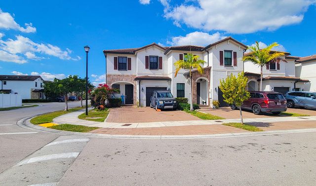 10902 W 33rd Way, Hialeah, FL 33018