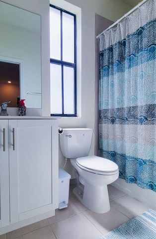 10902 W 33rd Way, Hialeah, FL 33018