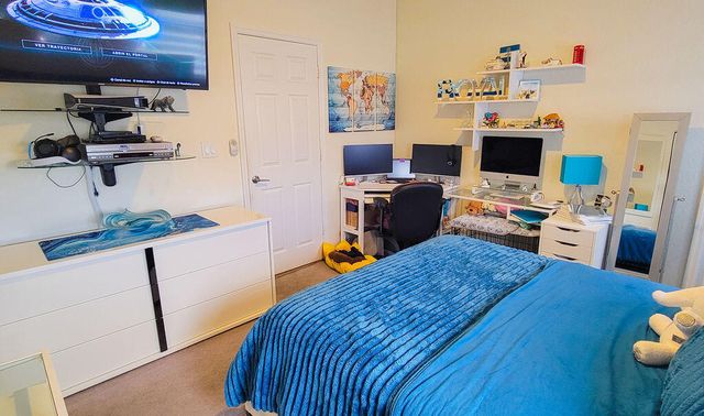 10902 W 33rd Way, Hialeah, FL 33018