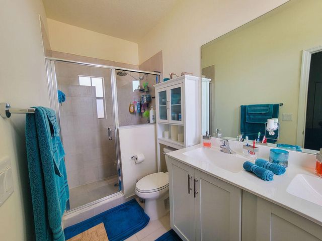 10902 W 33rd Way, Hialeah, FL 33018