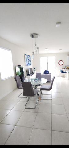 10902 W 33rd Way, Hialeah, FL 33018