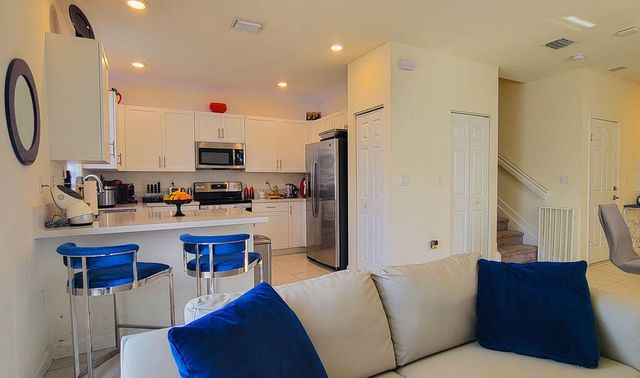 10902 W 33rd Way, Hialeah, FL 33018