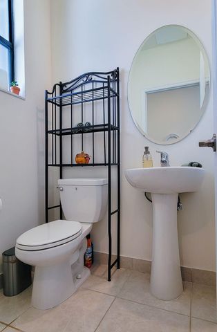 10902 W 33rd Way, Hialeah, FL 33018