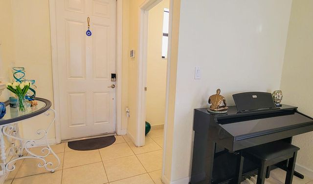 10902 W 33rd Way, Hialeah, FL 33018