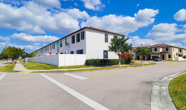 10902 W 33rd Way, Hialeah, FL 33018