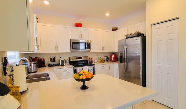 10902 W 33rd Way, Hialeah, FL 33018