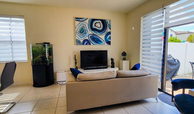 10902 W 33rd Way, Hialeah, FL 33018