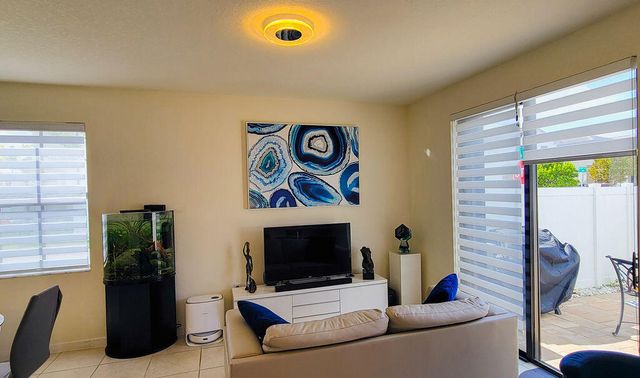 10902 W 33rd Way, Hialeah, FL 33018