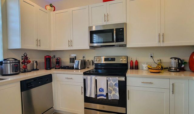 10902 W 33rd Way, Hialeah, FL 33018