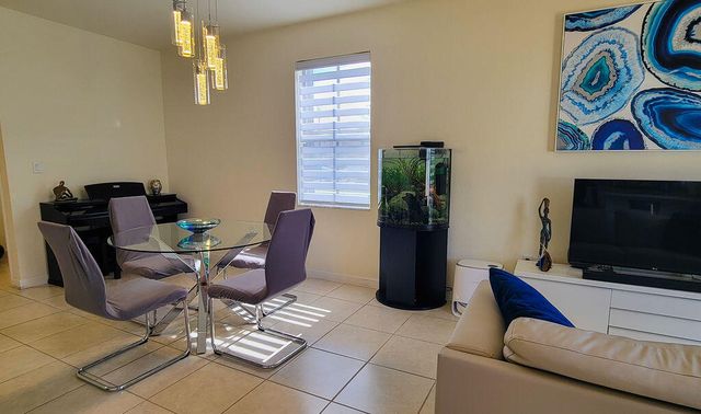 10902 W 33rd Way, Hialeah, FL 33018