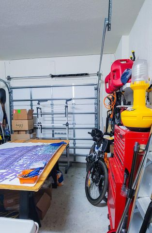 10902 W 33rd Way, Hialeah, FL 33018