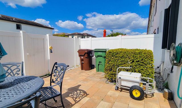 10902 W 33rd Way, Hialeah, FL 33018