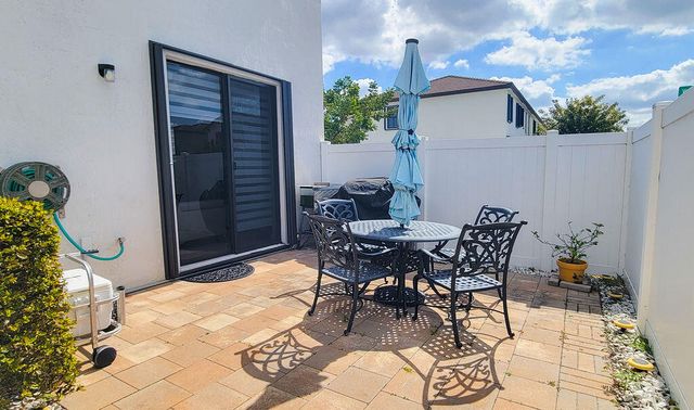 10902 W 33rd Way, Hialeah, FL 33018