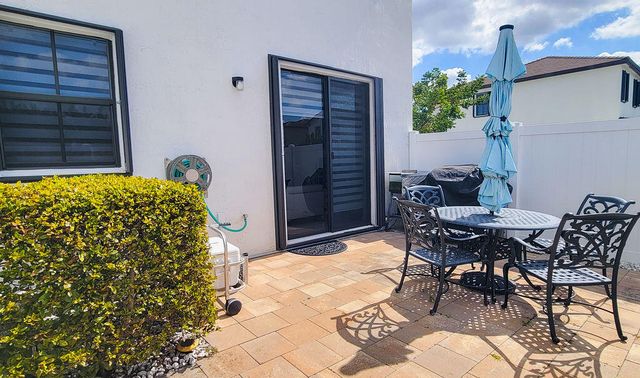 10902 W 33rd Way, Hialeah, FL 33018