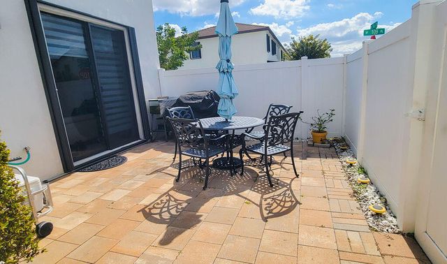 10902 W 33rd Way, Hialeah, FL 33018