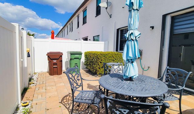 10902 W 33rd Way, Hialeah, FL 33018