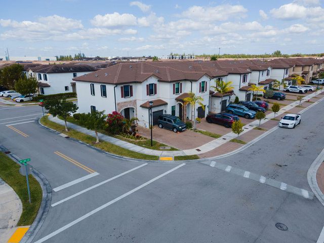 10902 W 33rd Way, Hialeah, FL 33018