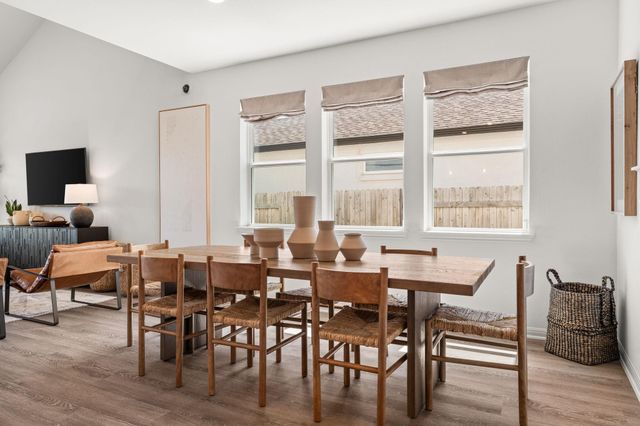 6512 Velvet Leaf LN, Buda, TX 78610