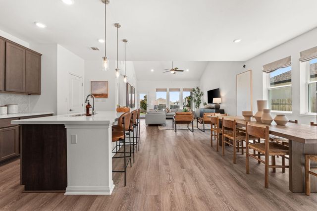 6512 Velvet Leaf LN, Buda, TX 78610