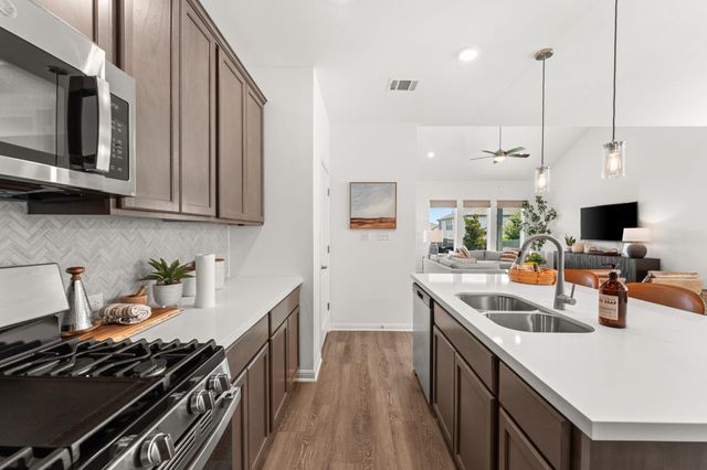 6512 Velvet Leaf LN, Buda, TX 78610