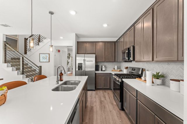 6512 Velvet Leaf LN, Buda, TX 78610