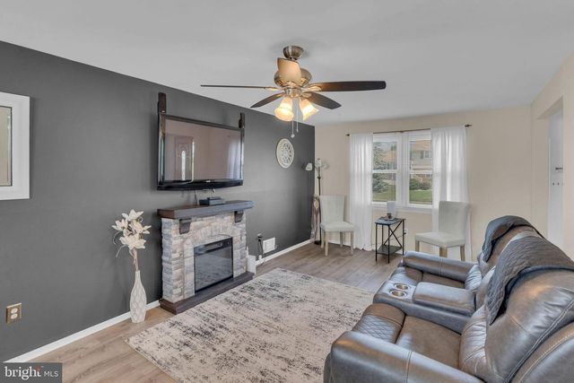 15 BOLTON RD, Hamilton, NJ 08610