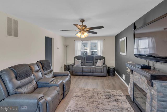 15 BOLTON RD, Hamilton, NJ 08610