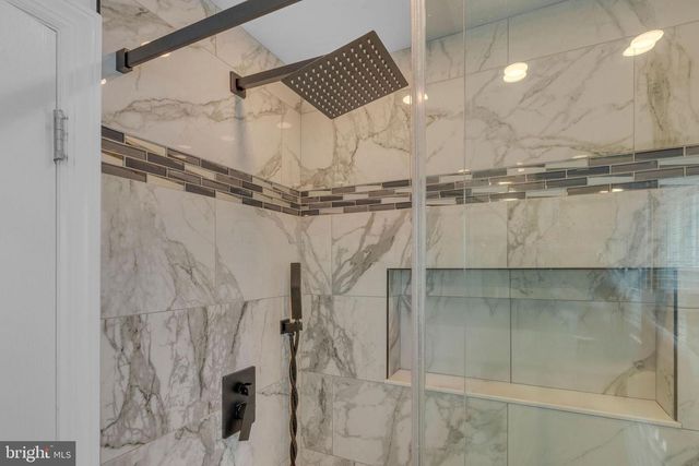 15 BOLTON RD, Hamilton, NJ 08610