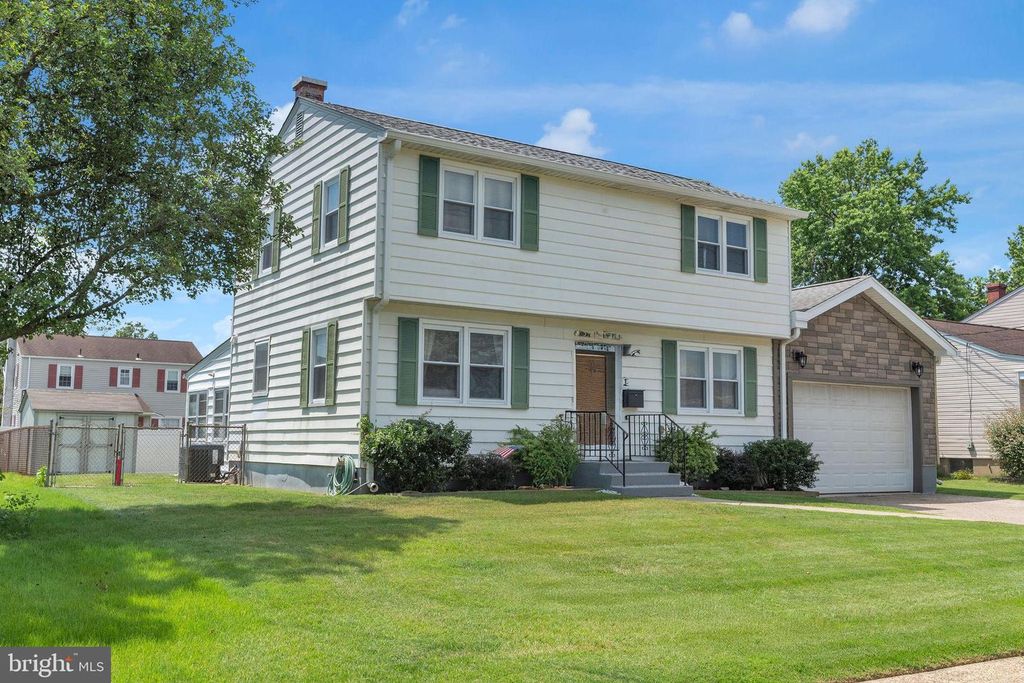 15 BOLTON RD, Hamilton, NJ 08610