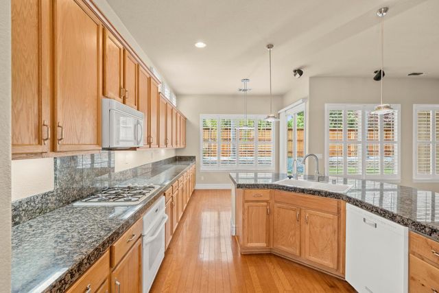 6384 Park Village St, Sacramento, CA 95822