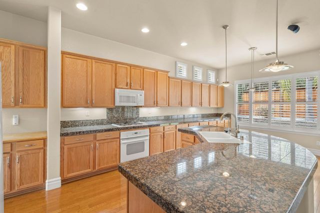 6384 Park Village St, Sacramento, CA 95822