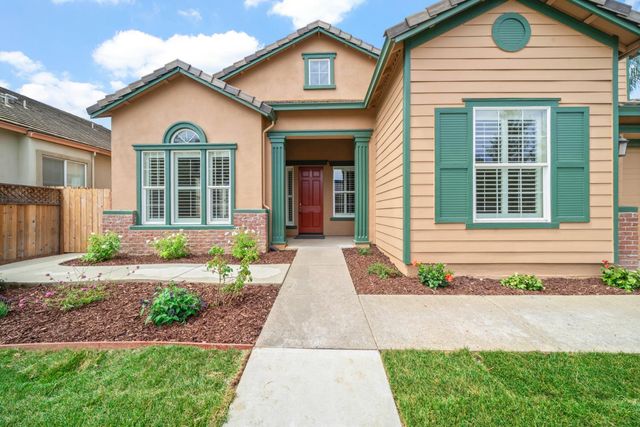6384 Park Village St, Sacramento, CA 95822