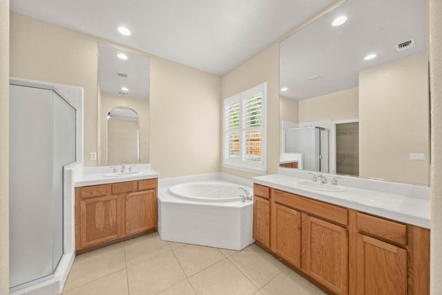 6384 Park Village St, Sacramento, CA 95822