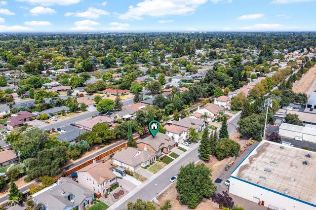 6384 Park Village St, Sacramento, CA 95822