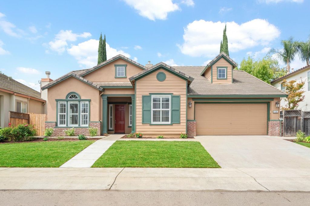 6384 Park Village St, Sacramento, CA 95822