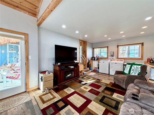 209 S Oar Loop SW, Ocean Shores, WA 98569