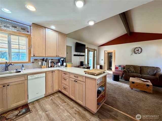 209 S Oar Loop SW, Ocean Shores, WA 98569