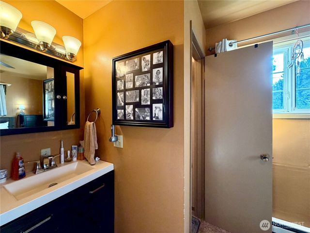 209 S Oar Loop SW, Ocean Shores, WA 98569