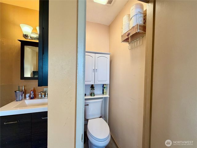 209 S Oar Loop SW, Ocean Shores, WA 98569