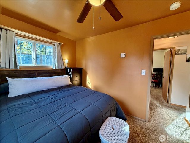 209 S Oar Loop SW, Ocean Shores, WA 98569