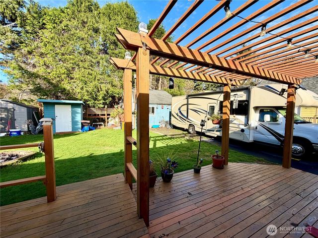 209 S Oar Loop SW, Ocean Shores, WA 98569