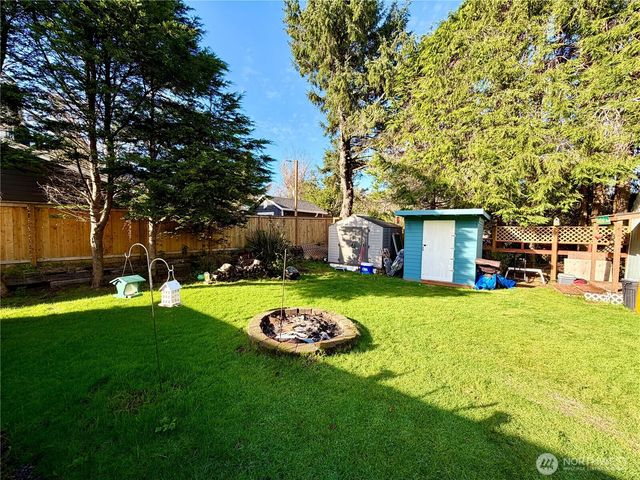 209 S Oar Loop SW, Ocean Shores, WA 98569