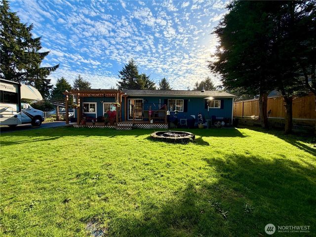 209 S Oar Loop SW, Ocean Shores, WA 98569