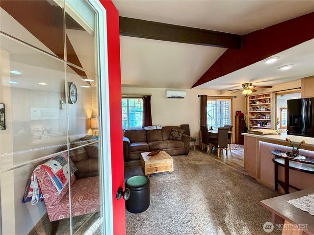 209 S Oar Loop SW, Ocean Shores, WA 98569